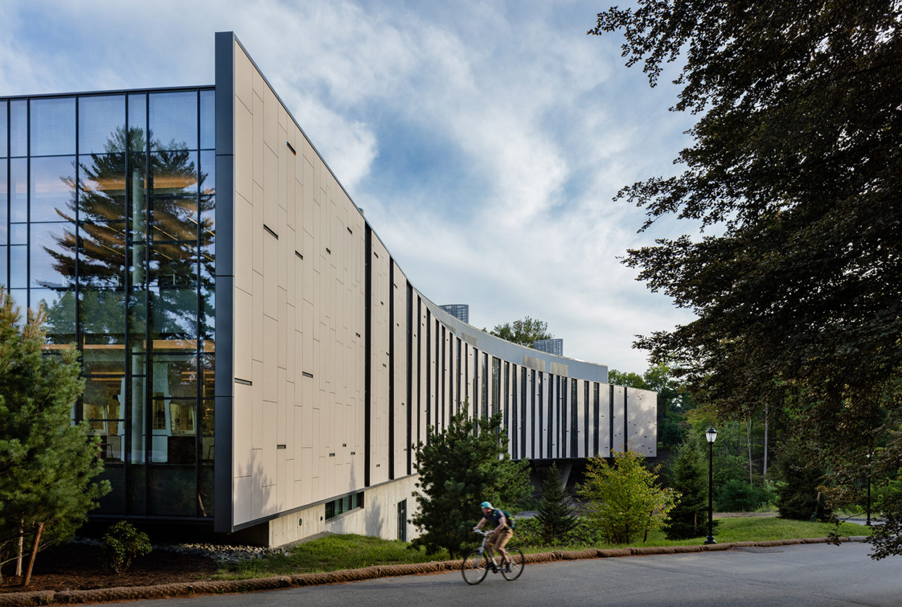 MERIT: Vassar College Bridge for Laboratory Sciences Integrated Science Commons by Ennead Architects. Credit: (c) Richard Barnes.