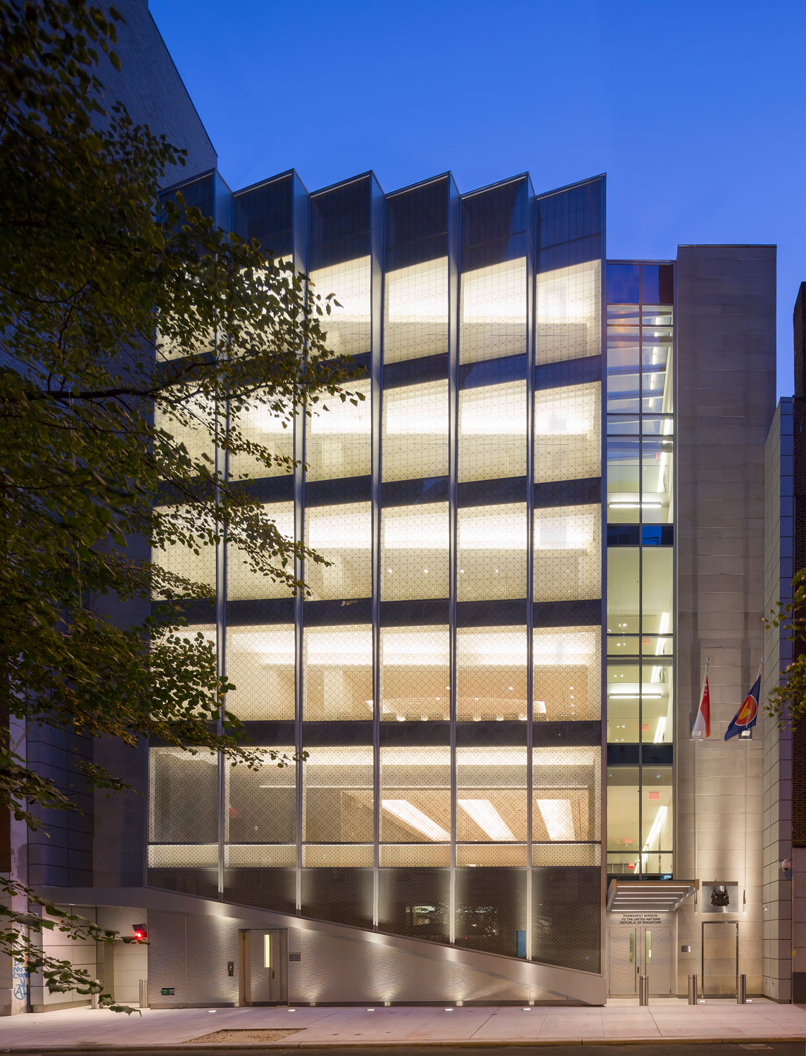 Home to Singapore's diplomatic mission to the United Nations, New York's new Chancery of the Permanent Mission of Singapore to the United Nations is a secure embassy building that conveys a sense of openness and transparency.