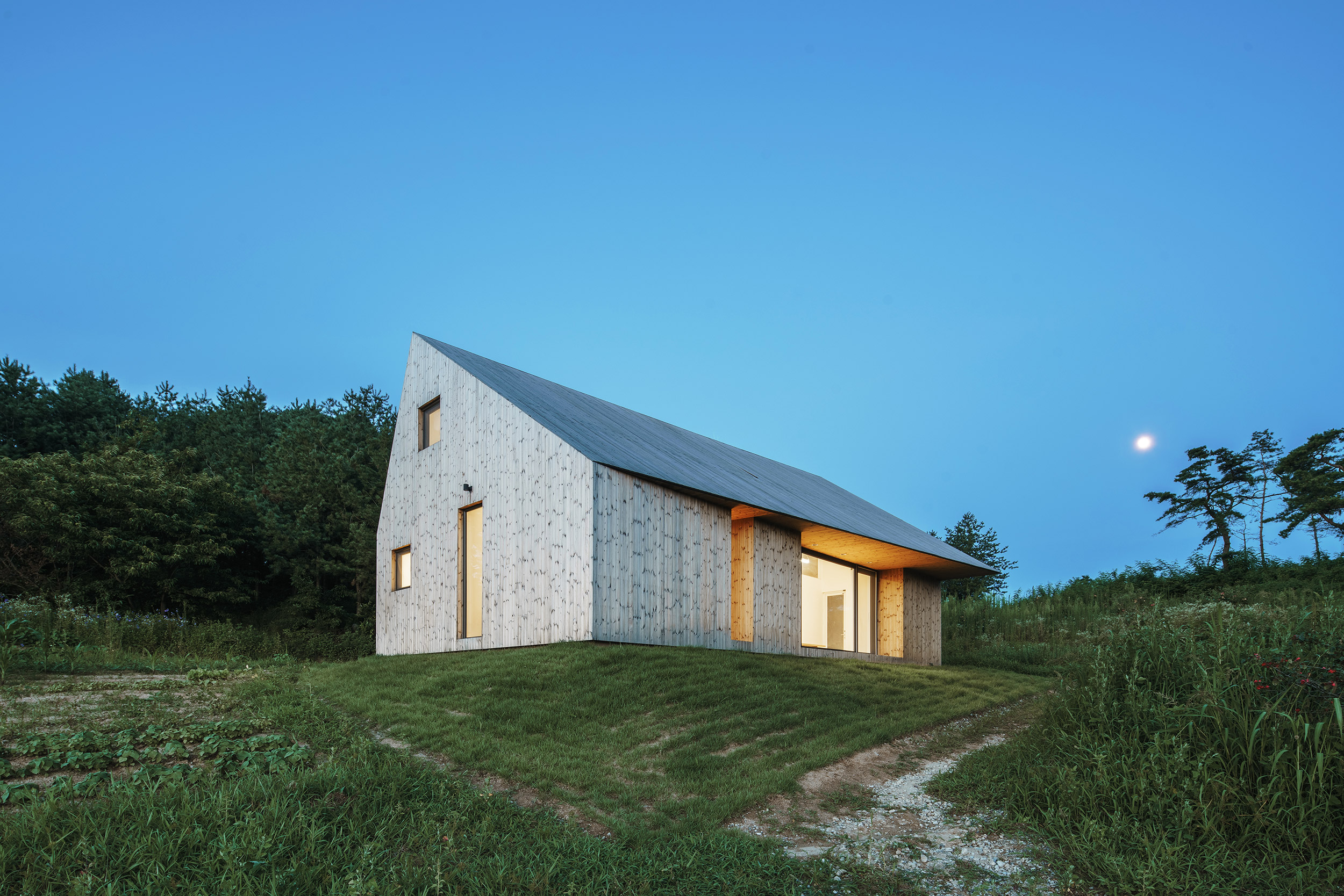 Project: Shear House (Environment Sensitive Typology). Architect: stpmj Architecture. Photo: Song Yousub.