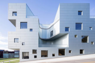 Project: University of Iowa Visual Arts Building. Architect: Steven Holl Architects. Associate Architect: BNIM Architects. Photo: Iwan Baan.