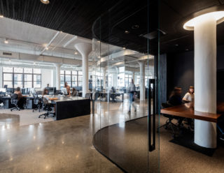 Project: Squarespace Global Headquarters. Architect: A+I. Landscape Designer: New York Green Roofs. Photo: Magda Biernat.