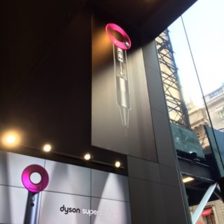 4. Dyson – LED lightbox displays Fifth Avenue Flagship store