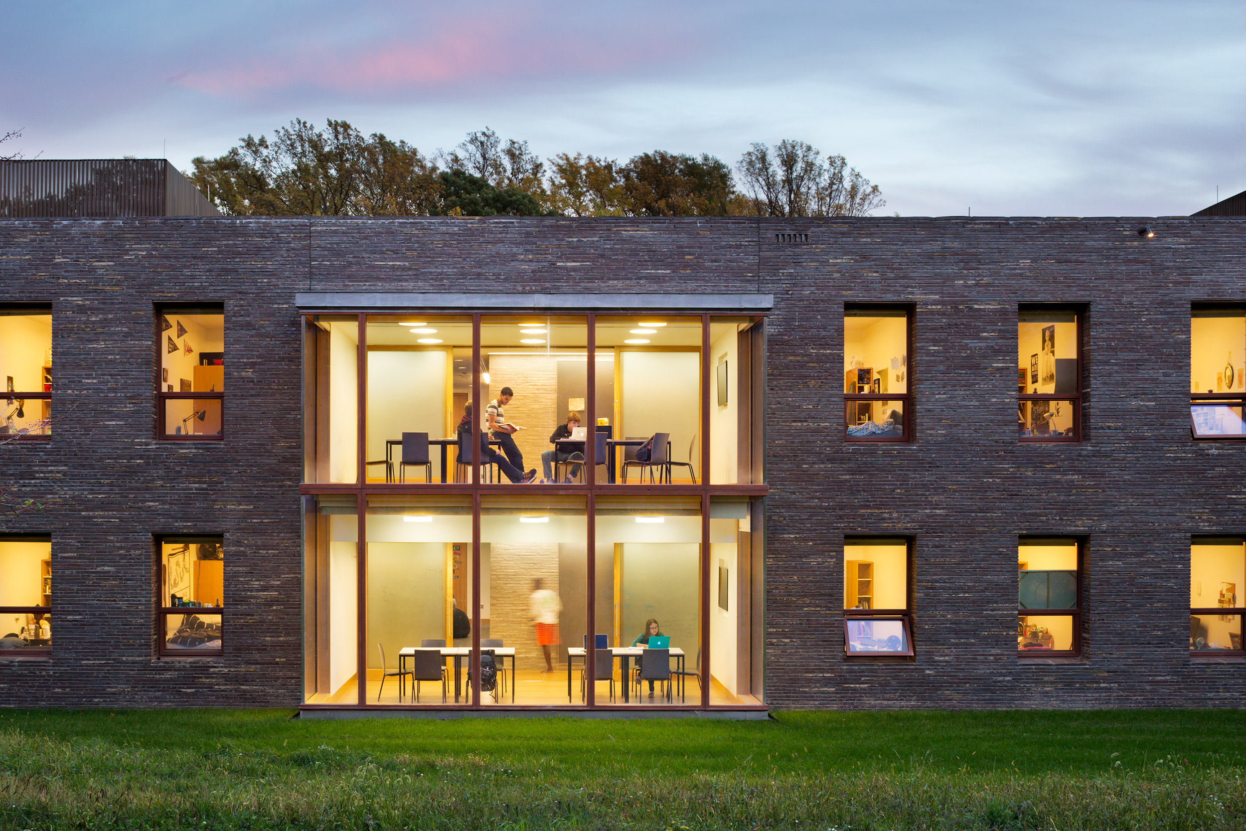 Project: Kim and Tritton Residence Halls, Haverford College. Architect: Tod Williams Billie Tsien Architects | Partners. Landscape Architect: Mathews Nielsen Landscape Architects. Photo: Michael Moran/OTTO.