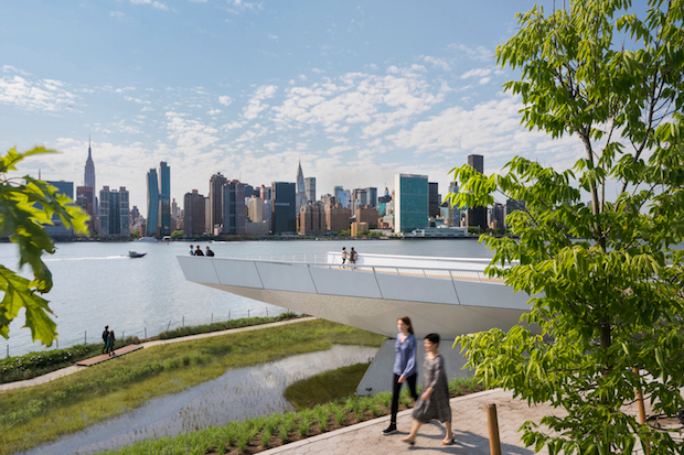 Hunter's Point South by SWA/Balsley, WEISS/MANFREDI Architecture/Landscape/Urbanism and ARUP. Credit: Albert Vecerka/Esto