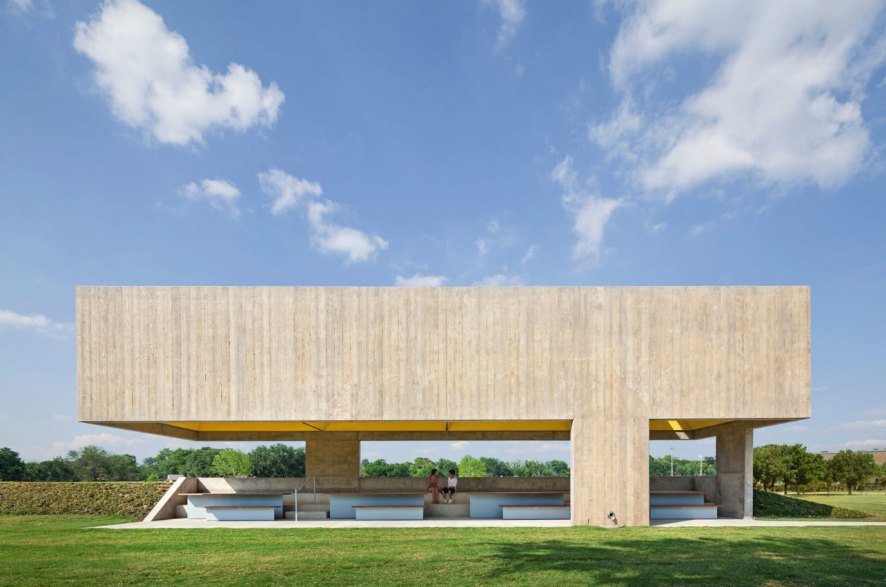 Webb Chapel Park Pavilion, Dallas, Texas. Photo: © Eduard Hueber | ArchPhoto.
