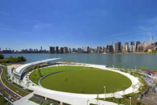 Hunters Point Park South. Photo: Albert Vecerka/Esto, Courtesy of SWA/Balsey and Weiss/Manfredi.
