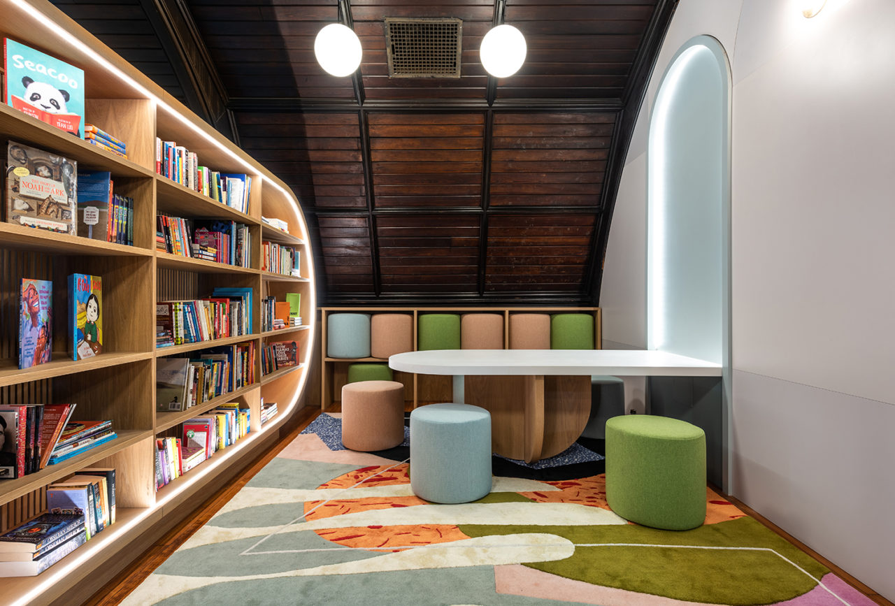 Concourse House Library by Michael K. Chen Architecture. Image credit: Alan Tansey.