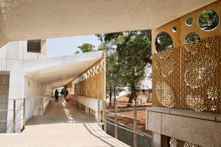 Tata Consultancy Services, Banyan Park by Tod Williams Billie Tsien Architects | Partners and Somaya & Kalappa Consultants. Photo: Michael Moran/Tod Williams Billie Tsien Architects | Partners.