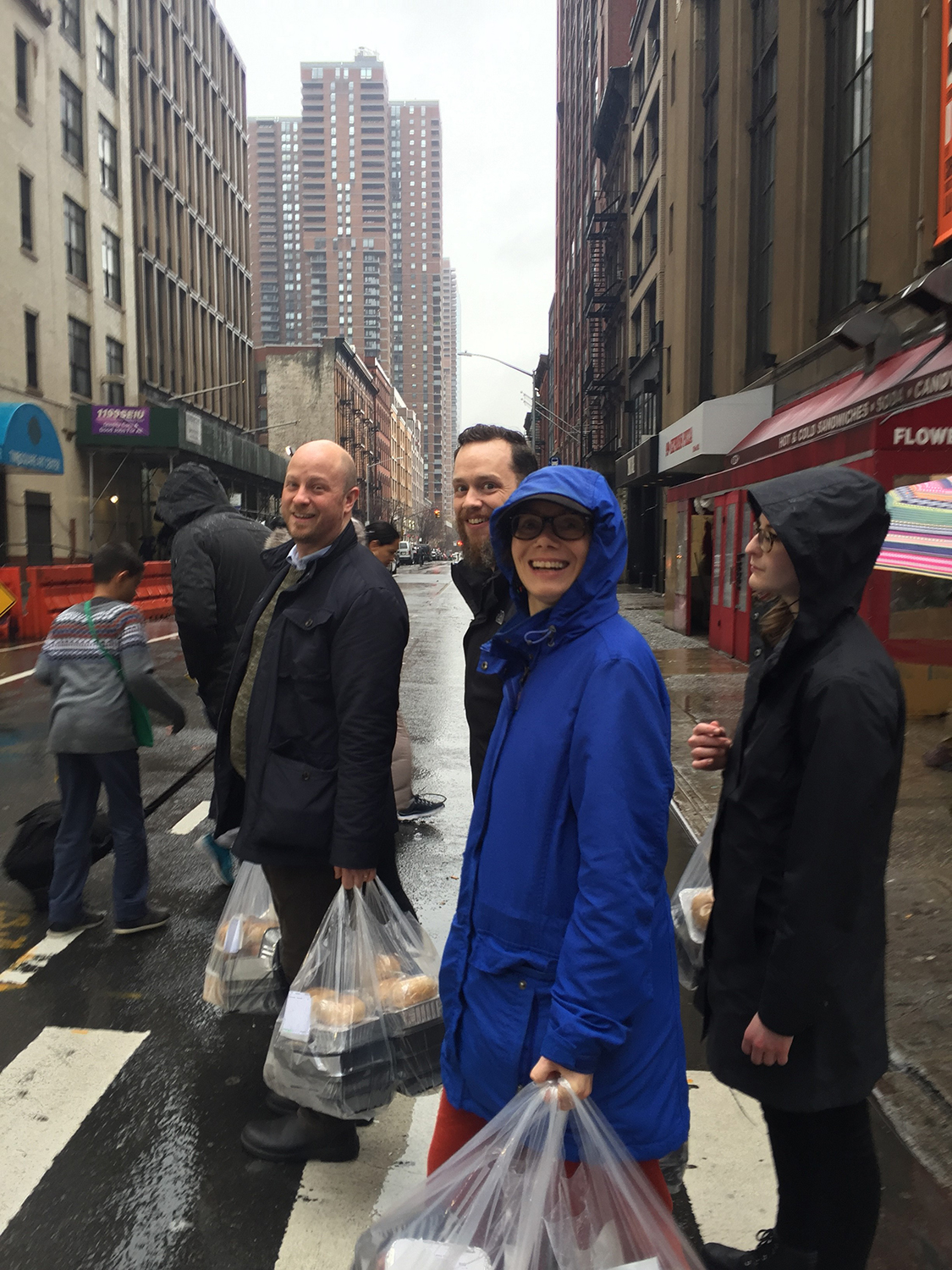 AIANY and Center for Architecture staff partner with God's Love We Deliver to bring healthy meals to those living with severe illness. Image credit: Center for Architecture.