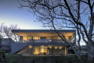Montauk House by Desai Chia Architeture. Photo: Paul Warchol.