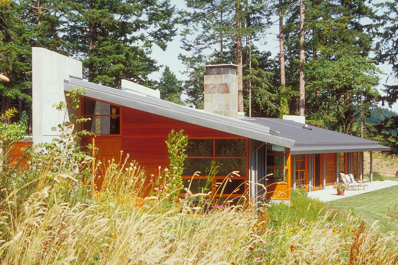 River Residence, Skagit Country, WA, by Weinstein AU. Photo: Lara Swimmer.