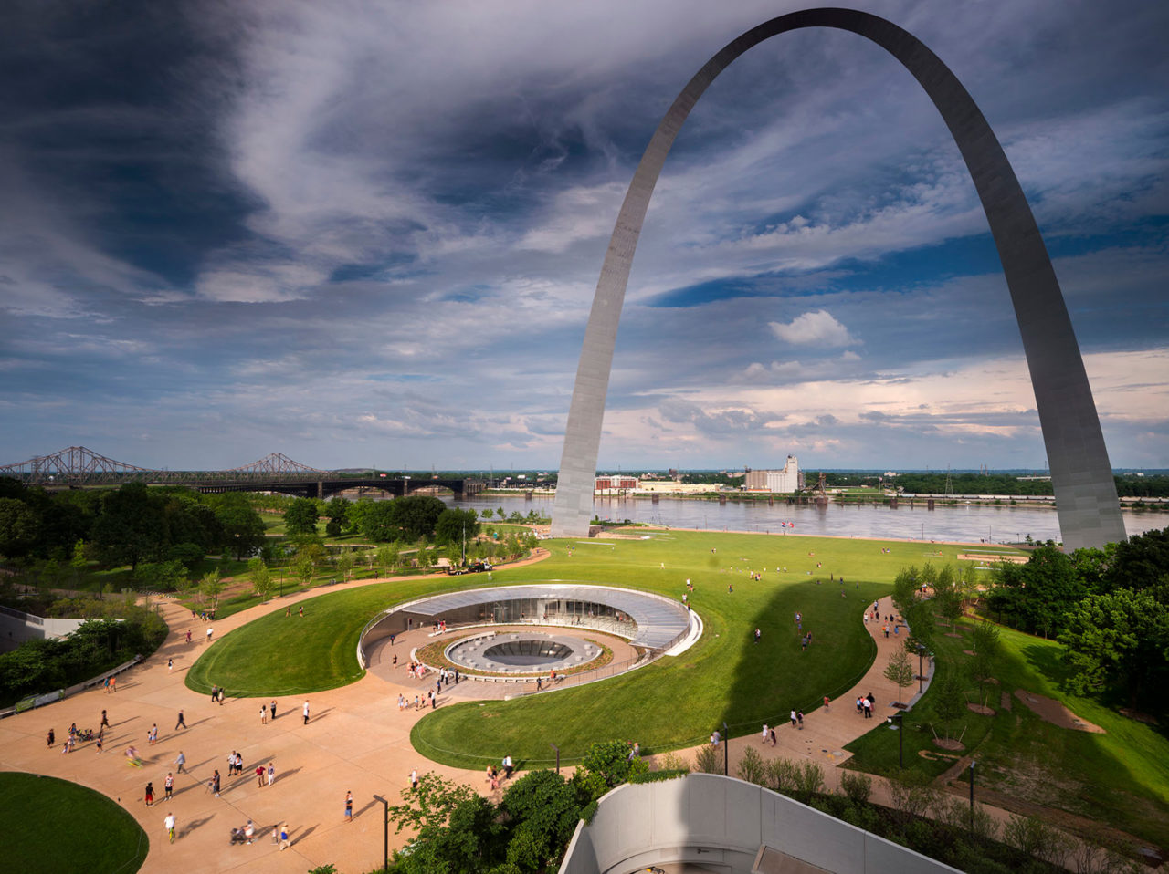Gateway Arch Museum and Visitor Center by Cooper Robertson and James Carpenter Design Associates, with Trivers Associates. Photo: Nic Lehoux.