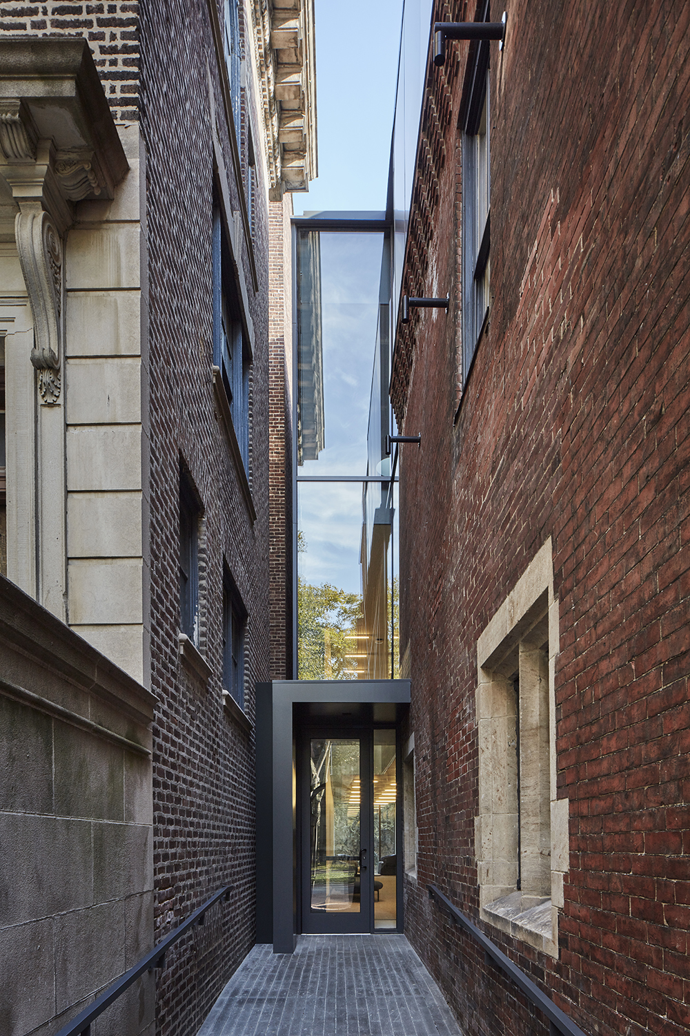 University of Pennsylvania Larry Robbins Department of Management and Technology, Philadelphia. Preservation, joining of old and new with Studio Joseph. Photo: Thomas Loof.