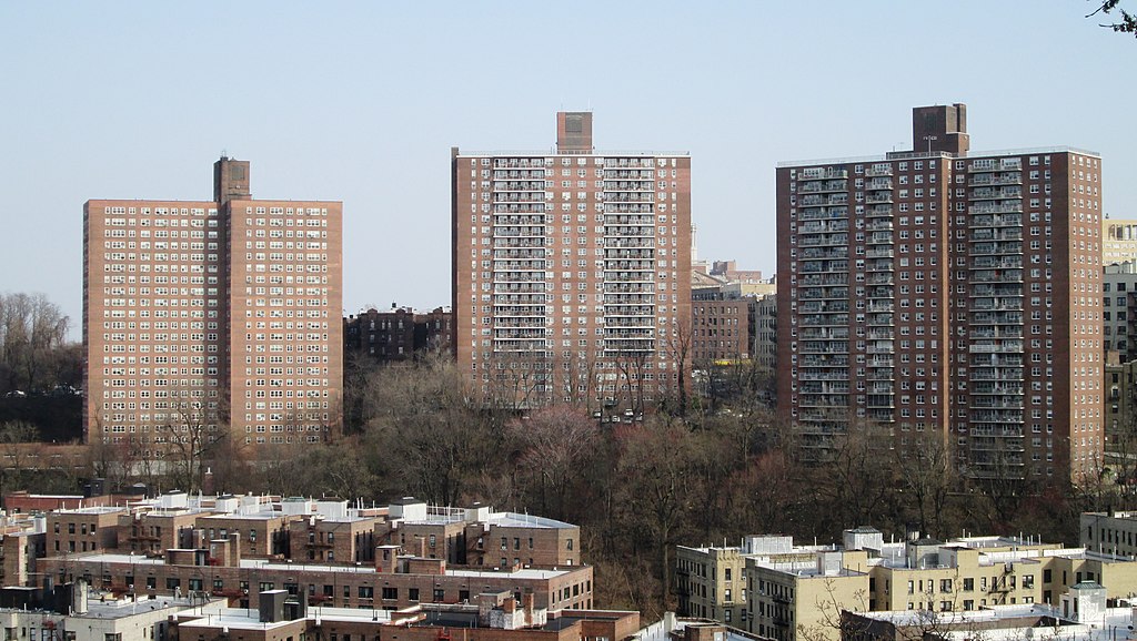1024px 2018 Fort Tryon Park View Of NYCHA Dyckman Houses
