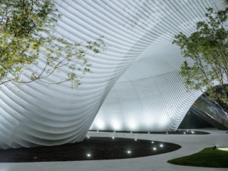 LAND Community Center. Architect: EID Architecture. Collaborating Architect: ZHOYU. Landscape Architect: GZ S.P.I. Landscape Design Co., Ltd.. Location: Xi'an, China. Photo: Yijie Hu.