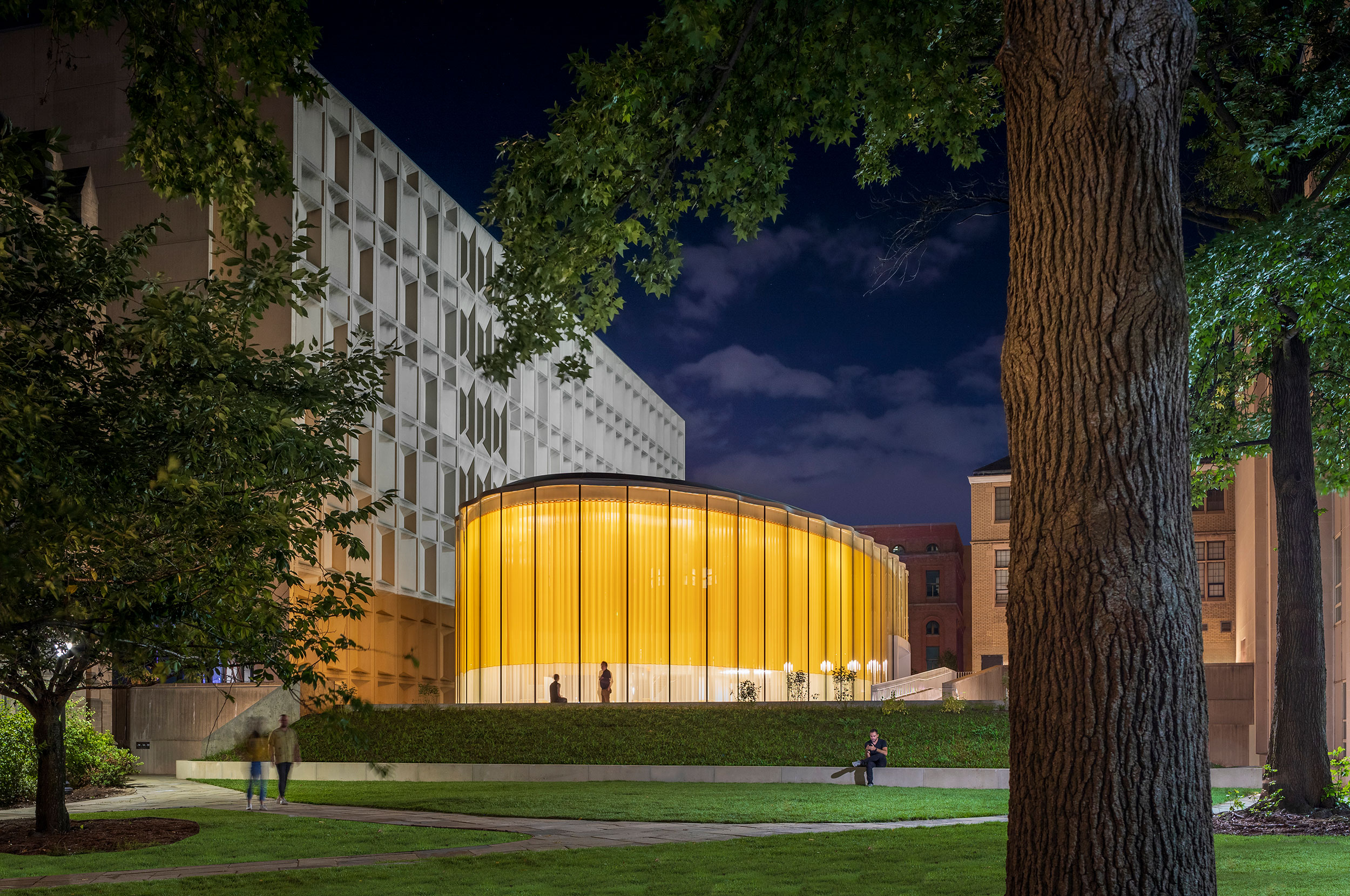 Yale University Tsai Center for Innovative Thinking. Architect: WEISS/MANFREDI. Location: New Haven, CT. Photo: Albert Vecerka/Esto.