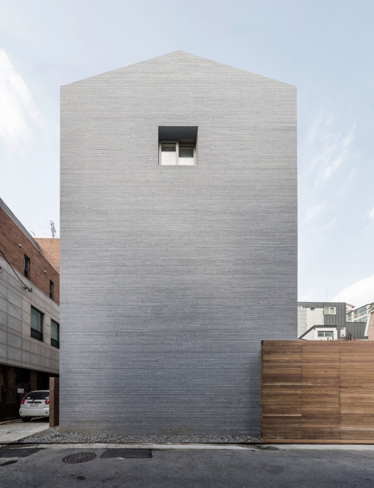 Boulder House. Architect: atelierjun. Location: Seoul, South Korea. Photo: Namgoong Sun.
