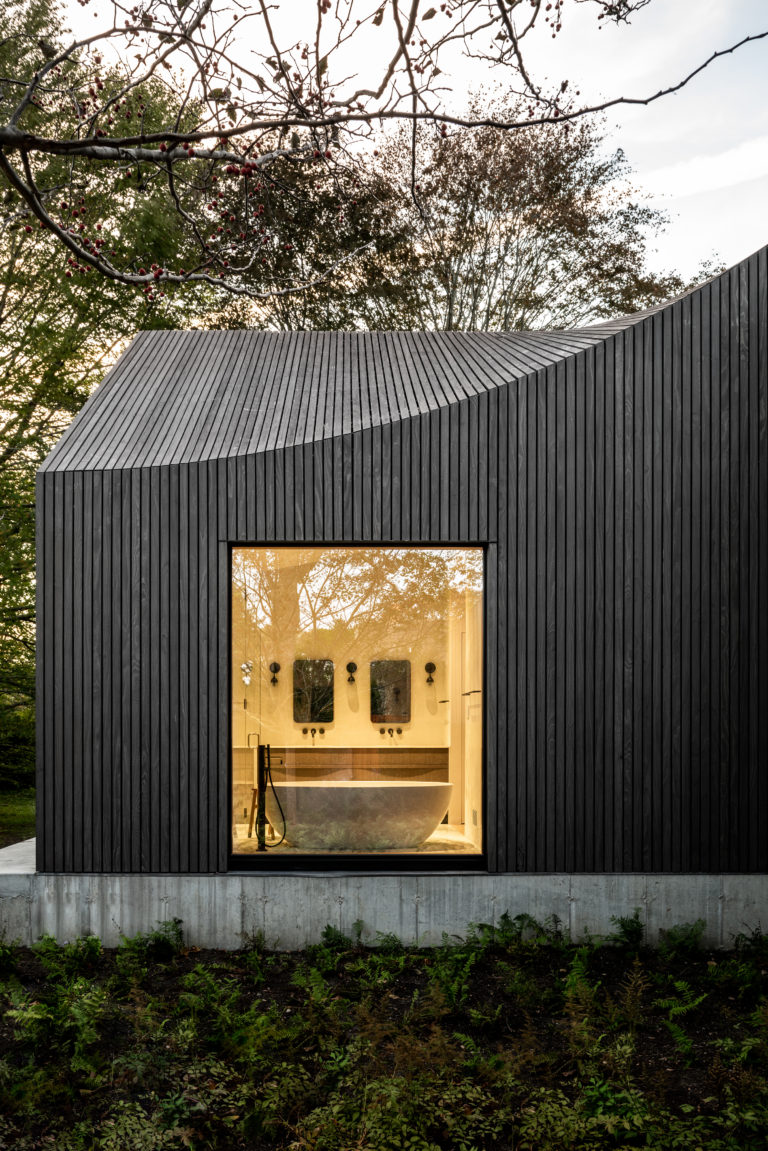 6 Square House. Architect: Young Projects. Landscape Architect: Coen+Partners. Location: Bridgehampton, NY. Photo: Alan Tansey.