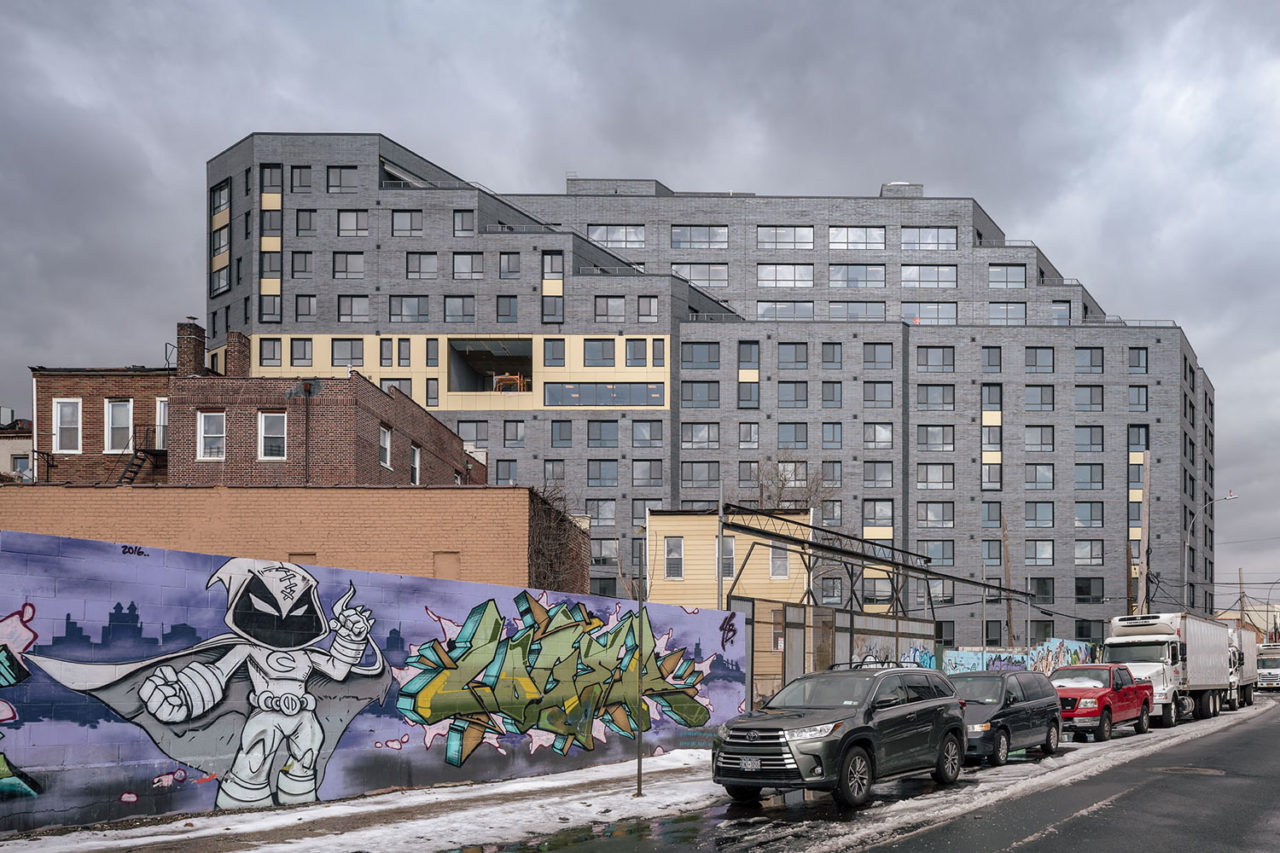MLK Plaza, Bronx, NY. Affordable housing, south facade, industrial context. Photo: Miguel de Guzman/Imagen Subliminal.