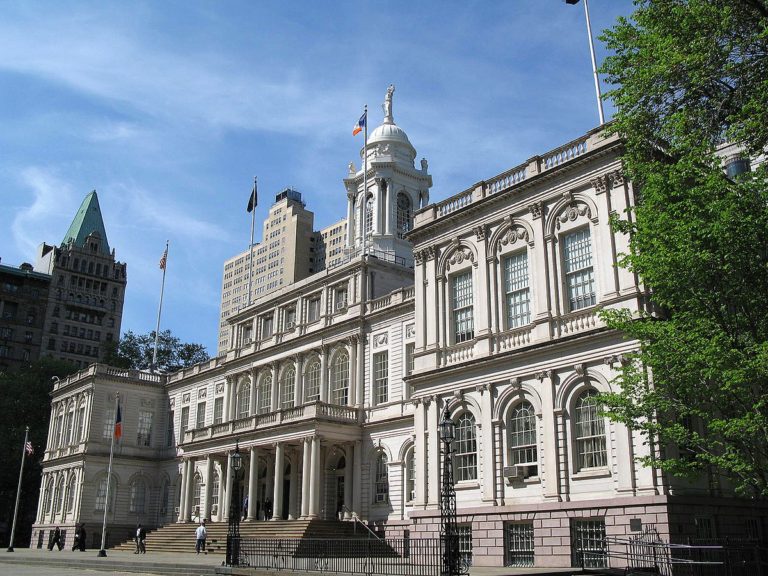 New York City Hall. Image: Momos via Wikimedia Commons.