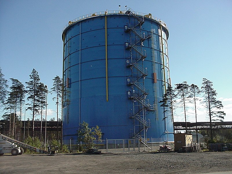 Dry Seal Type Gasholder. Image: Jonathan Landells via Wikimedia Commons.