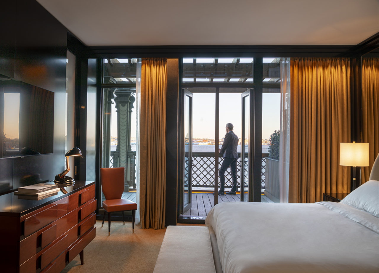 A photo of the interior of one of the hotel rooms at Casa Cipriani at the Battery Maritime Building, designed by Marvel with interiors by the Office of Thierry W. Despont.