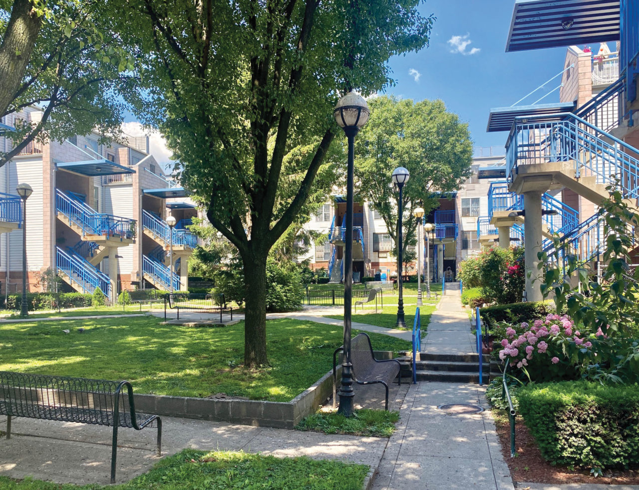 Melrose Court was the first mixed-income homeownership housing to be developed in the area of Melrose Commons in the South Bronx. The Melrose Commons plan included the revitalization of 200 square blocks with approximately 2,000 units of housing by architect Marvin H. Meltzer and Procida Organization.