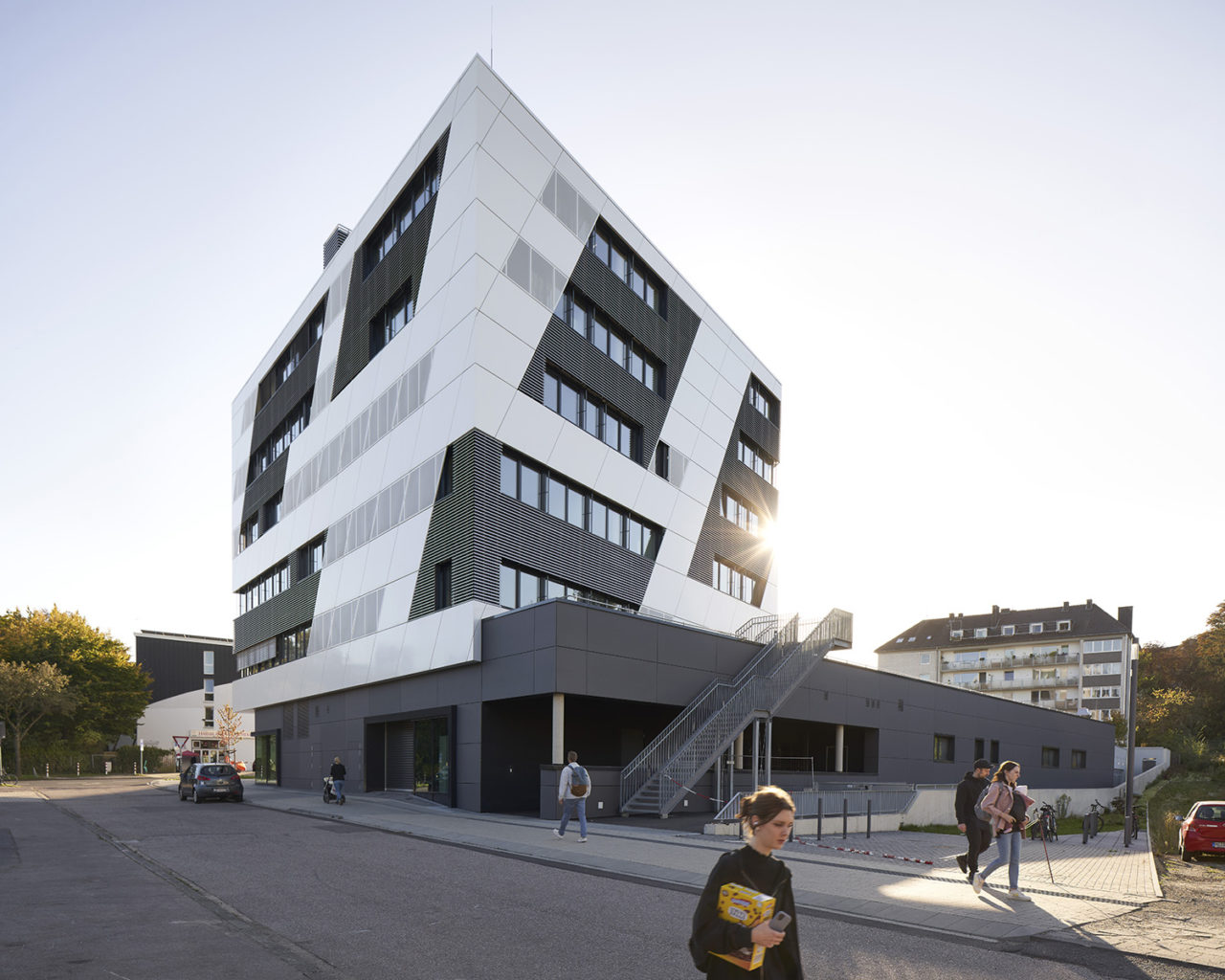 Center for Advanced Mobility at Aachen University of Applied Sciences by studioMDA. Photo: © Nils Koenning.