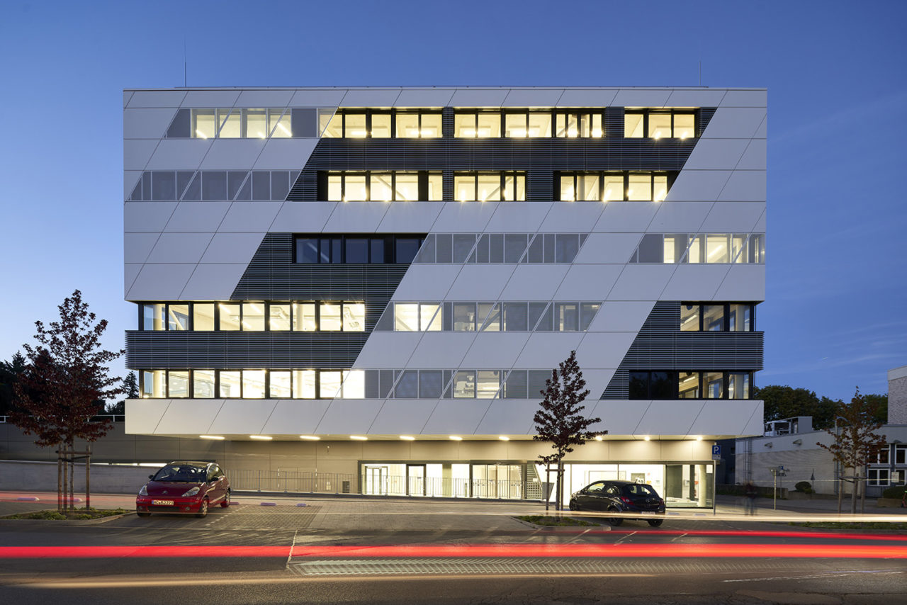 Center for Advanced Mobility at Aachen University of Applied Sciences by studioMDA. Photo: © Nils Koenning.