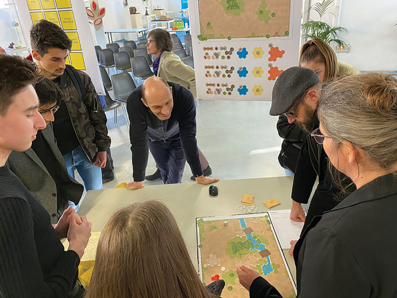 BESIGN students designed interactive games to engage migrants, tourists, and residents in conversation around safety along Nice’s Promenade des Anglais.