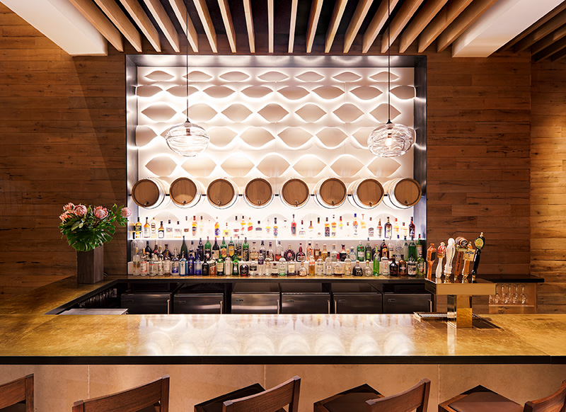The bar at Tommy Bahama at 551 Fifth Ave, NYC. Photo: Dean Kaufman.