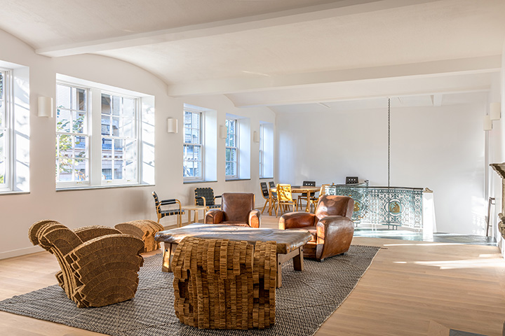 Common room in the ISP studio. Comfortable furniture. Natural light streams through the large windows.