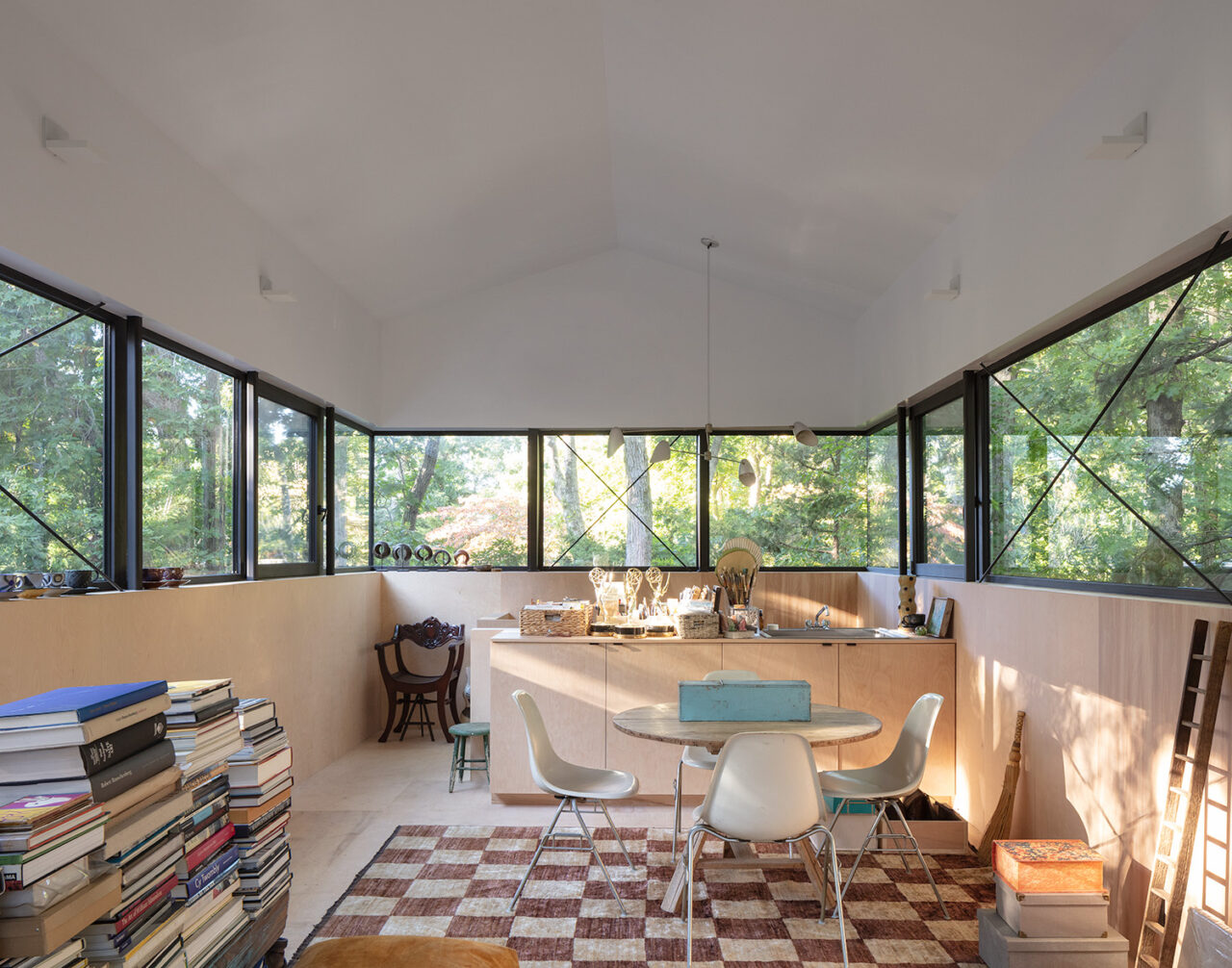 Hamptons studio designed by Worrell Yeung. Photo: Naho Kubota