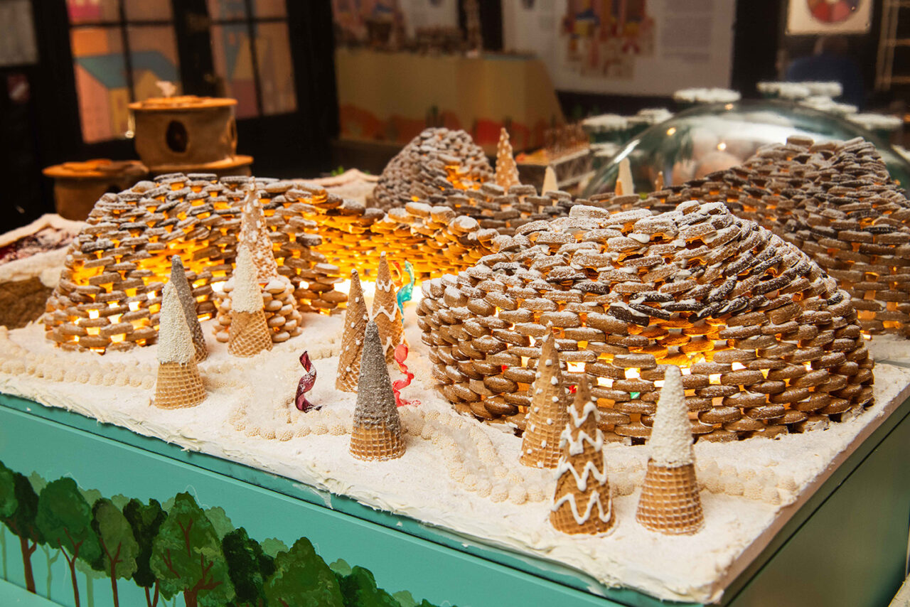 The Gingerbread City: e+i Studio's Gingerbread Museum of Confectionary Art. Photo: Leandro Justen.