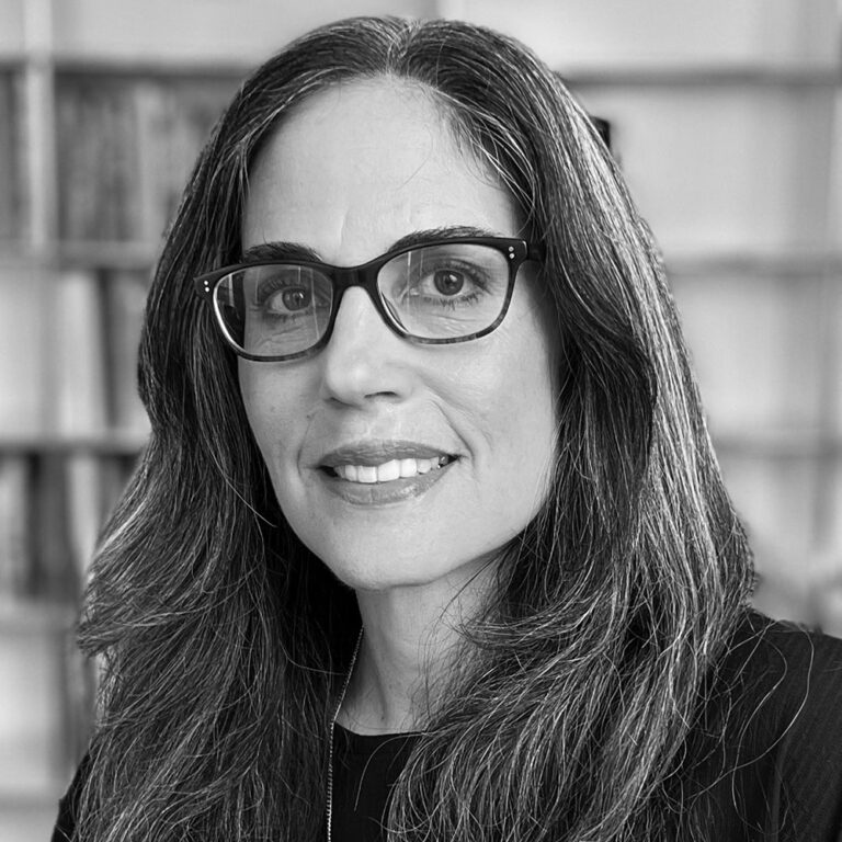 Lisa Mazzola headshot