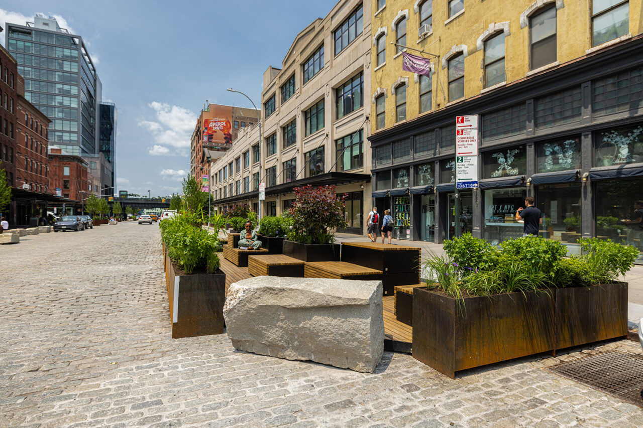 Meatpacking District promenade led by Meatpacking BID, Street Plans, and TYLin in New York, NY. Photo: Iri Greco/Jim Fryer (c) Brake Through Media.