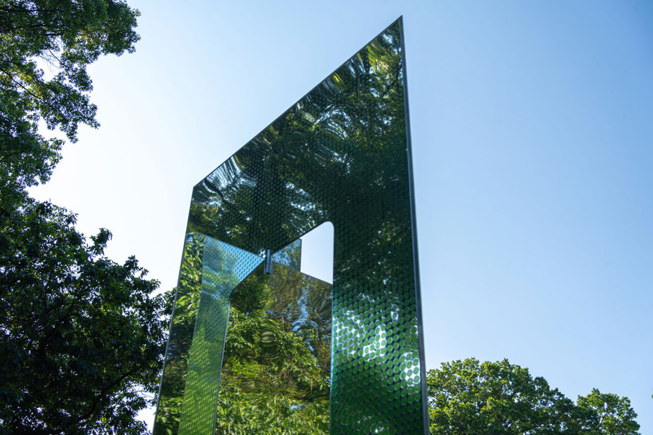 Turbulence 2025 by Suchi Reddy, FAIA, at the Brooklyn Botanic Garden. Photo: Gabrielle Beaumont.