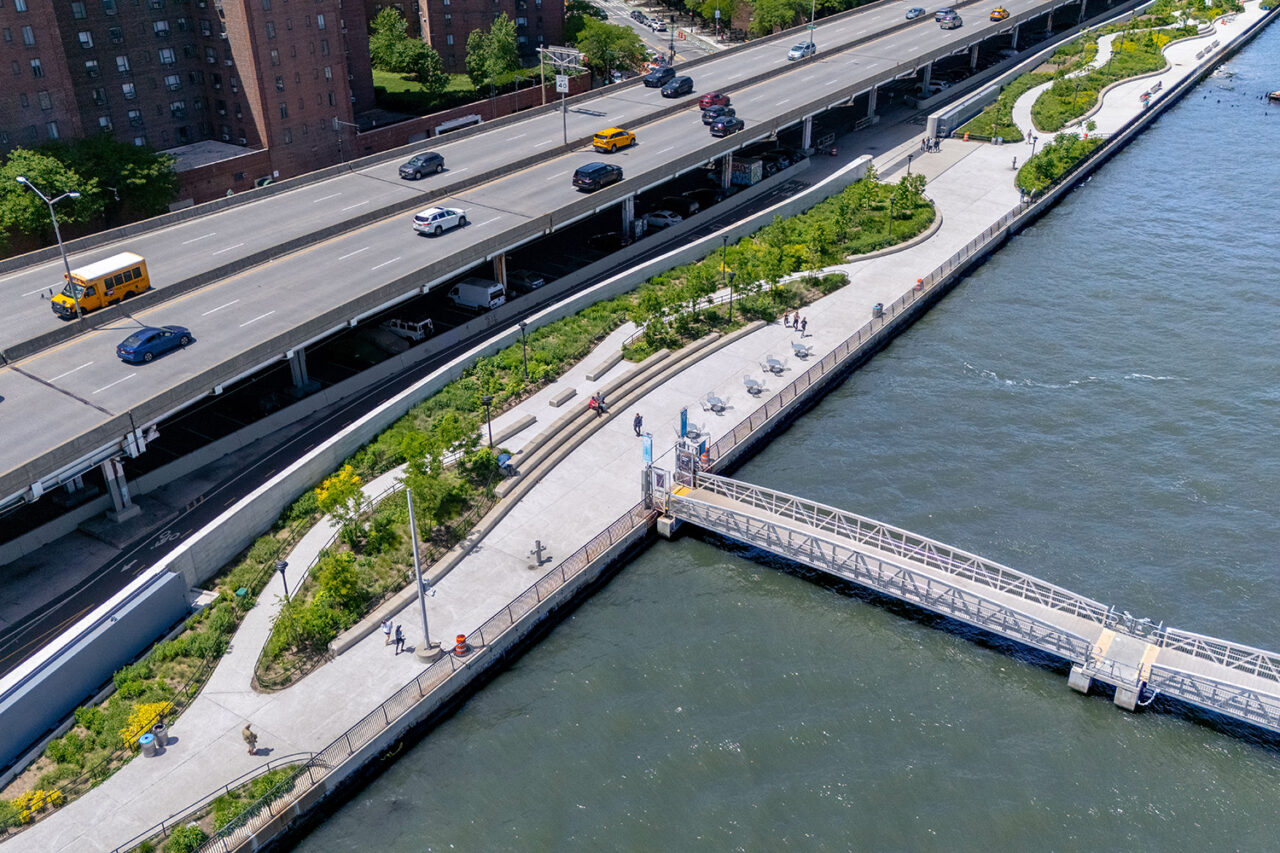 East Side Coastal Resiliency Project by BIG-Bjarke Ingels Group, with MNLA, ONE Architecture & Urbanism, AKRF, and the residents of the Lower East Side, in New York, NY. Image: BIG/Jeff Tao.