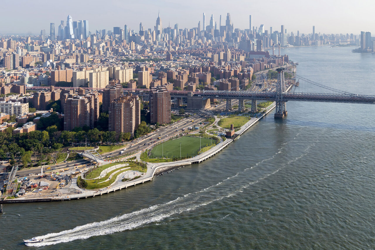 East Side Coastal Resiliency Project by BIG-Bjarke Ingels Group, with MNLA, ONE Architecture & Urbanism, AKRF, and the residents of the Lower East Side, in New York, NY. Photo: Iwan Baan.