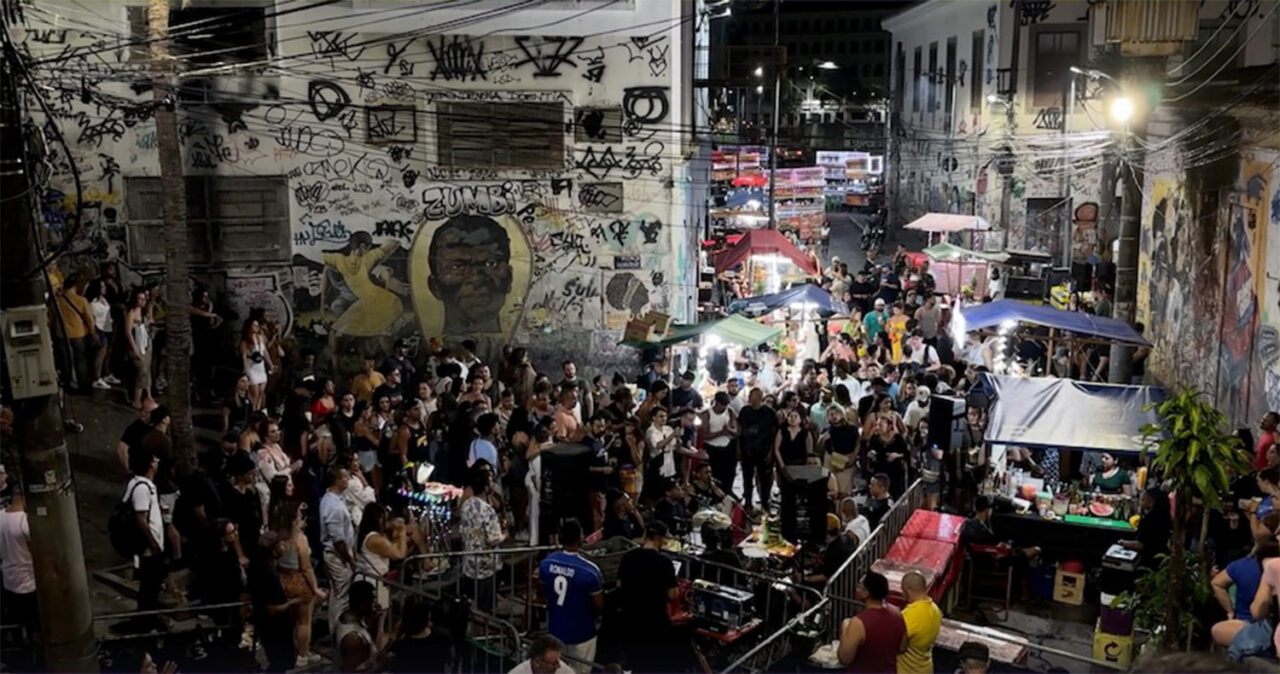 A crowded street in Rio