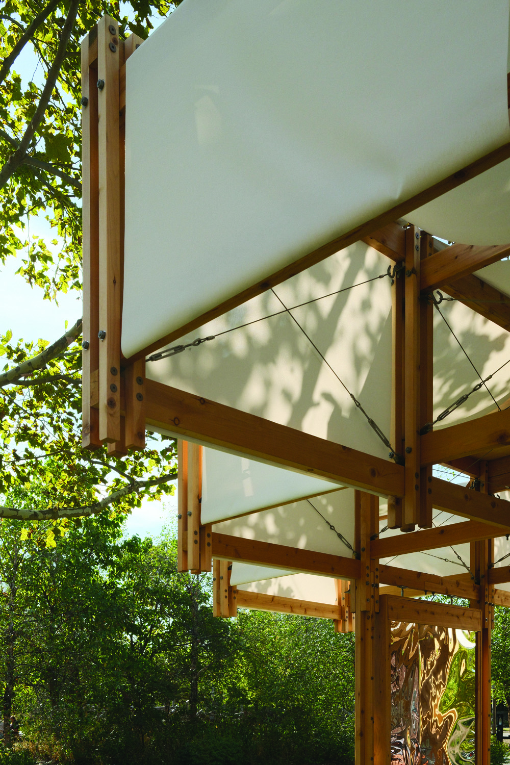 KlimaKlover: An Adaptable, Autonomous Cooling Shelter to Mitigate Urban Heat