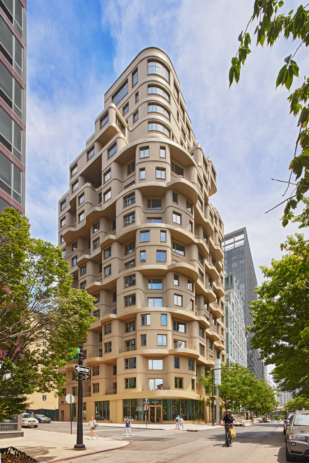 Exterior of Radiant LIC by ODA.
