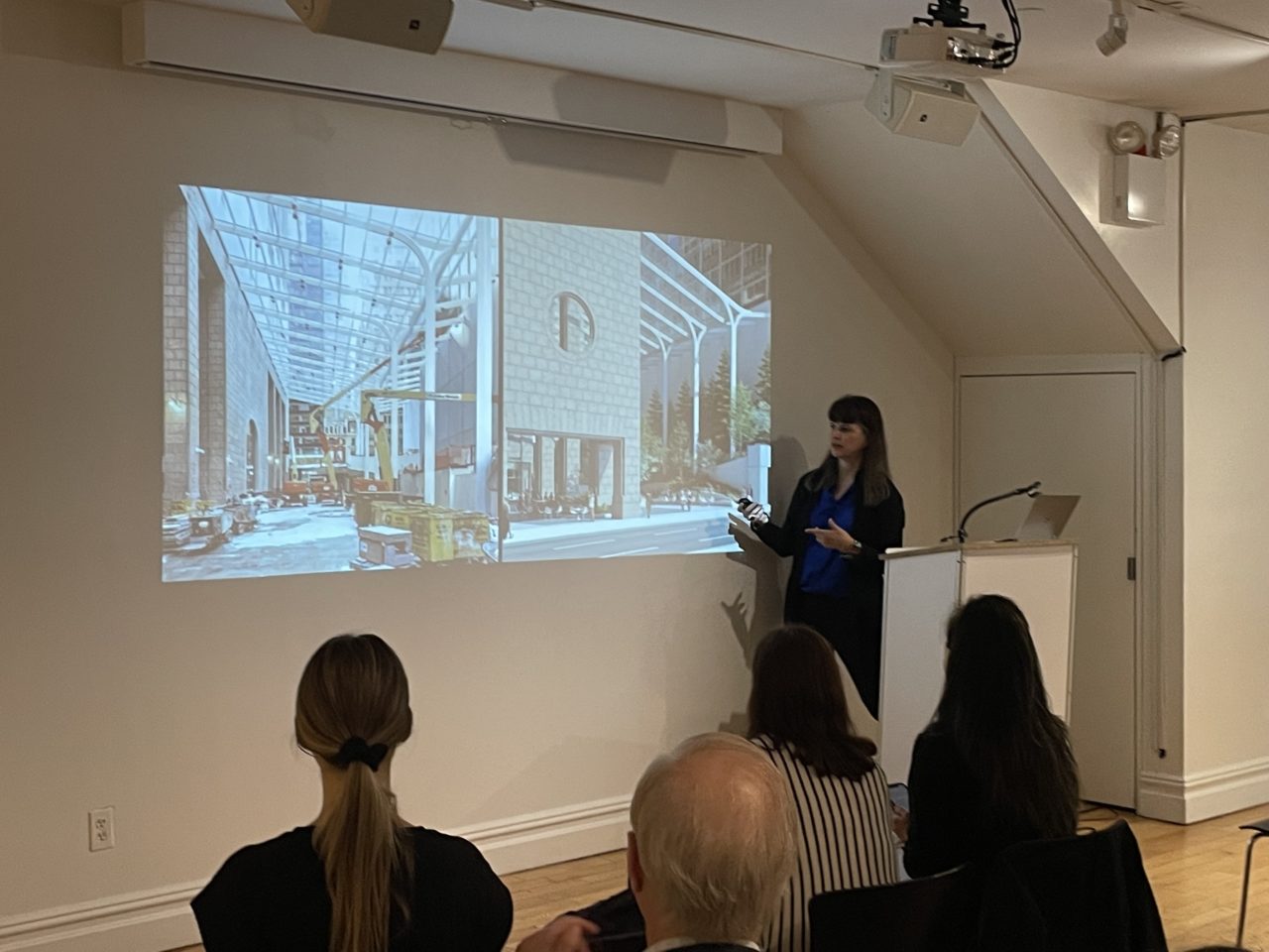 220603 WIA MorningLeadershipTalk ElaineMolinar (10)