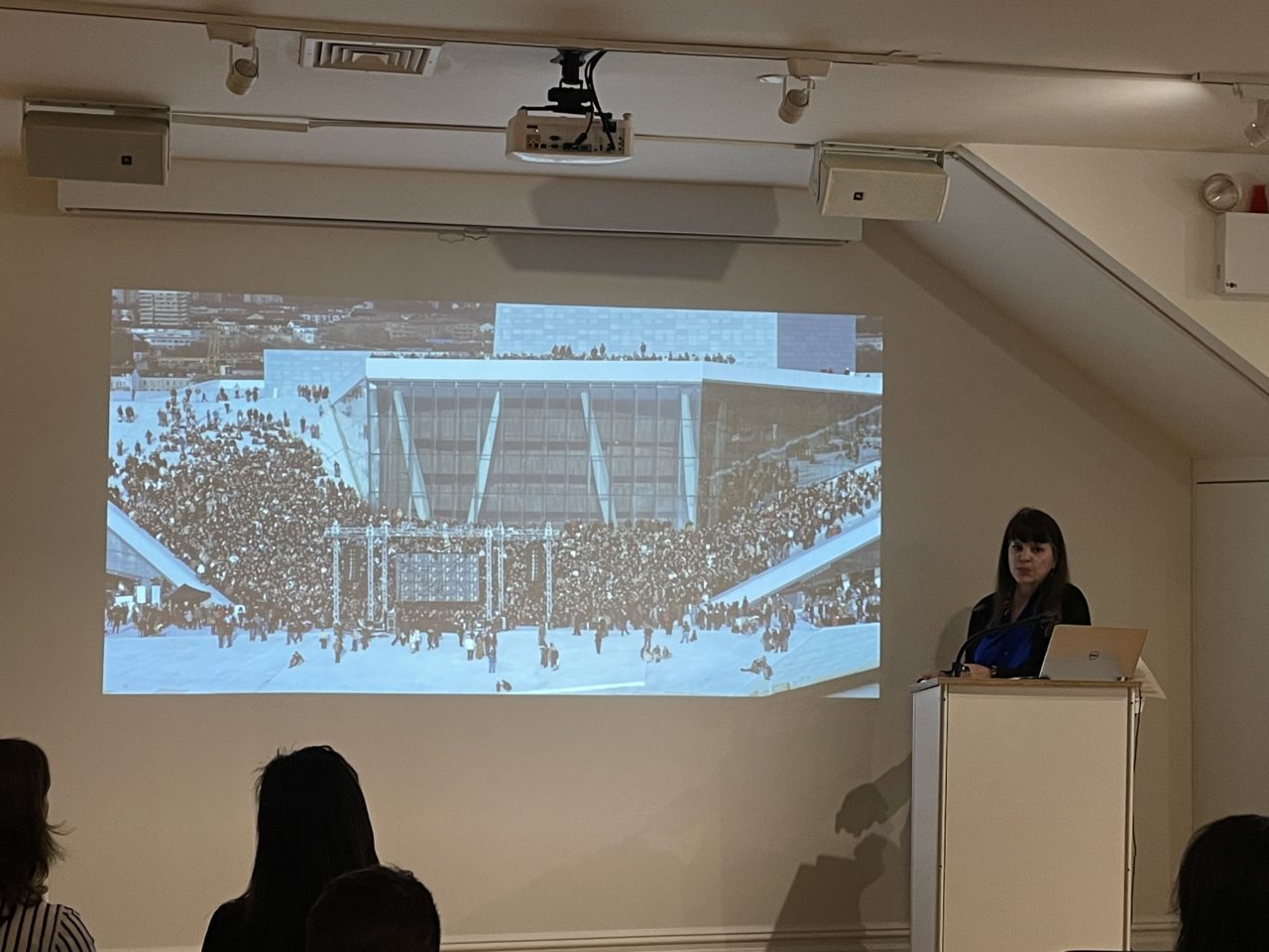 220603 WIA MorningLeadershipTalk ElaineMolinar (8)